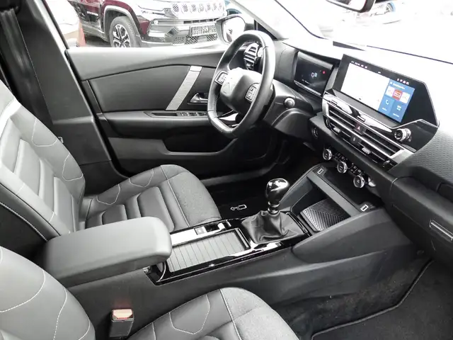 Citroen C4 view 4