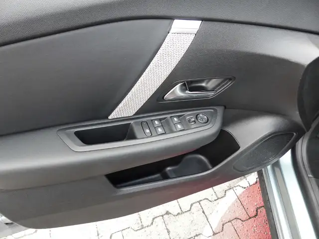 Citroen C4 view 13