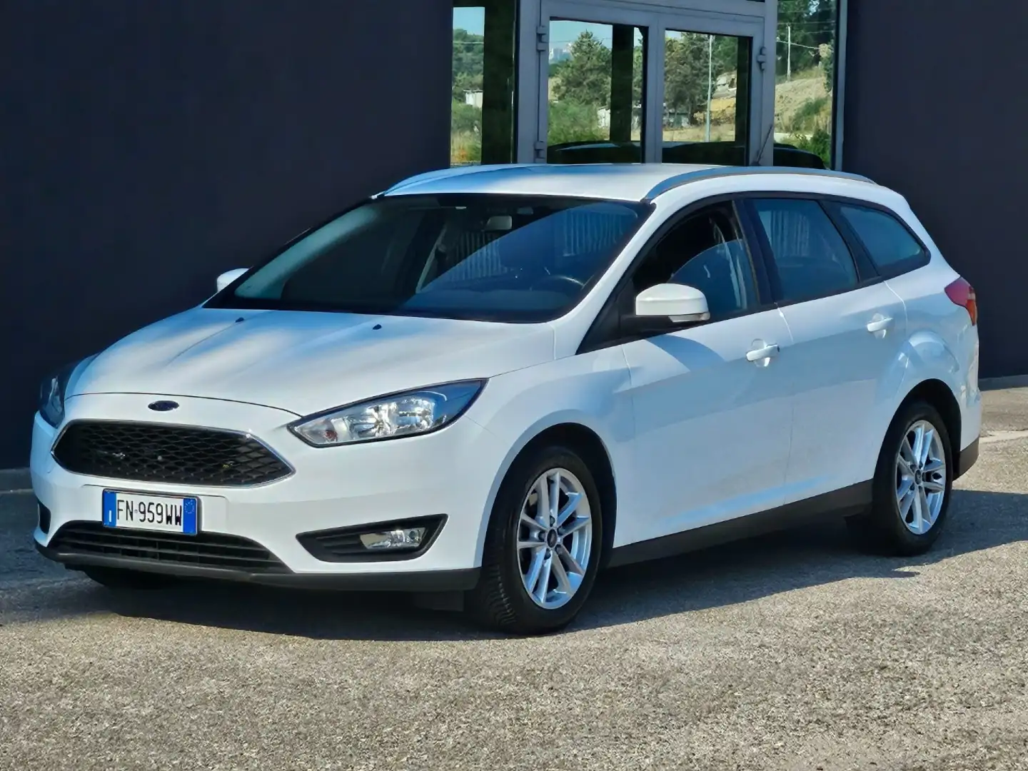Ford Focus 1.5 TDCi 120 SW Business Navy Bianco - 1