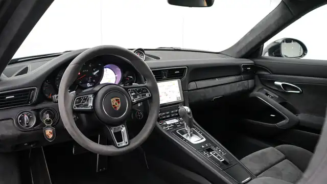 Porsche 911 view 9