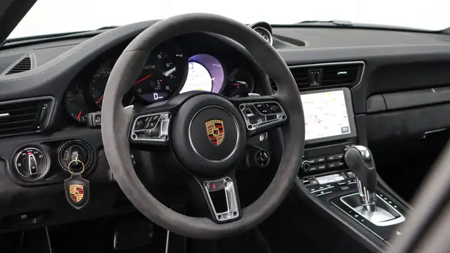 Porsche 911 view 19