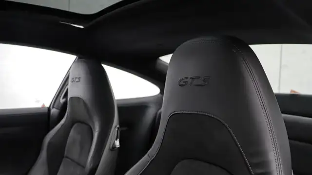 Porsche 911 view 24