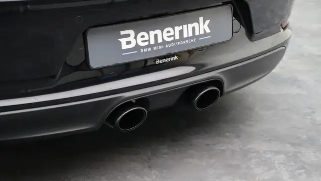 Porsche 911 view 18