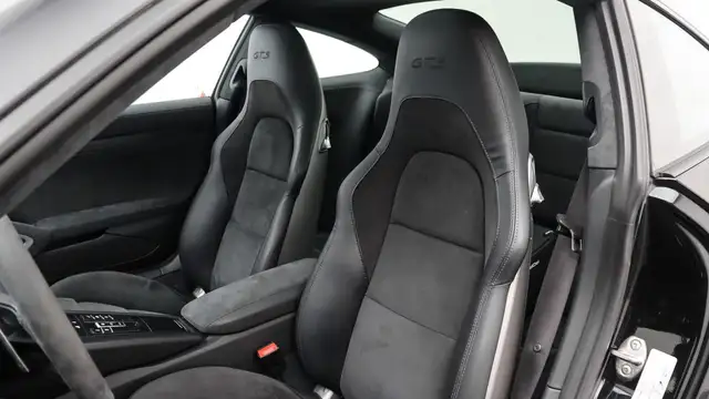 Porsche 911 view 11