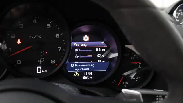 Porsche 911 view 27