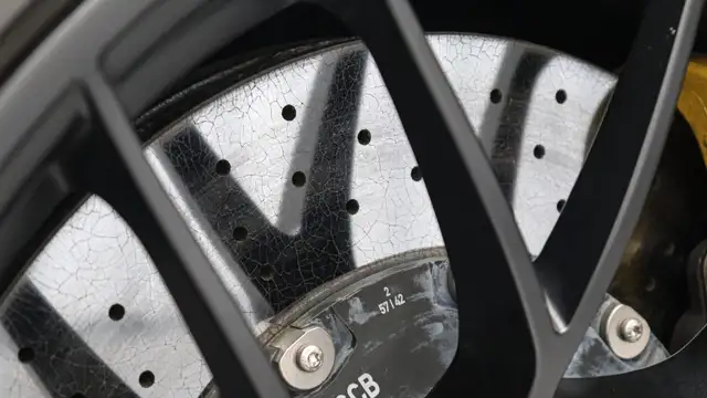 Porsche 911 view 8