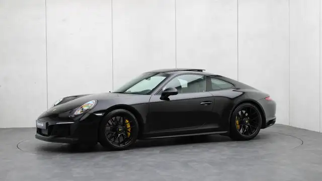 Porsche 911 view 29