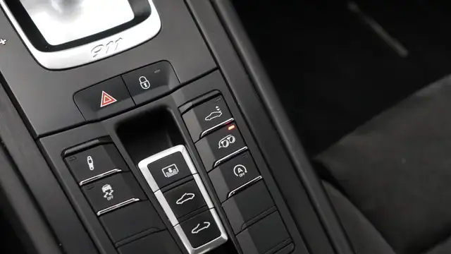 Porsche 911 view 23