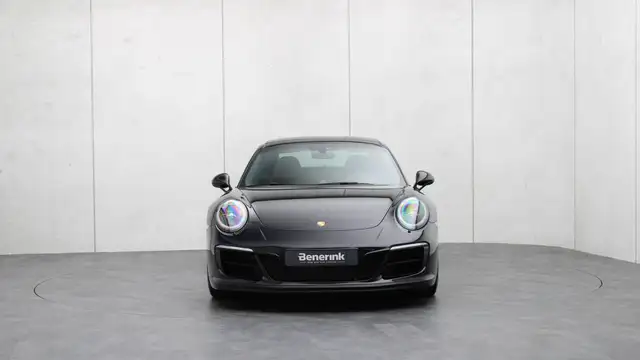 Porsche 911 view 28