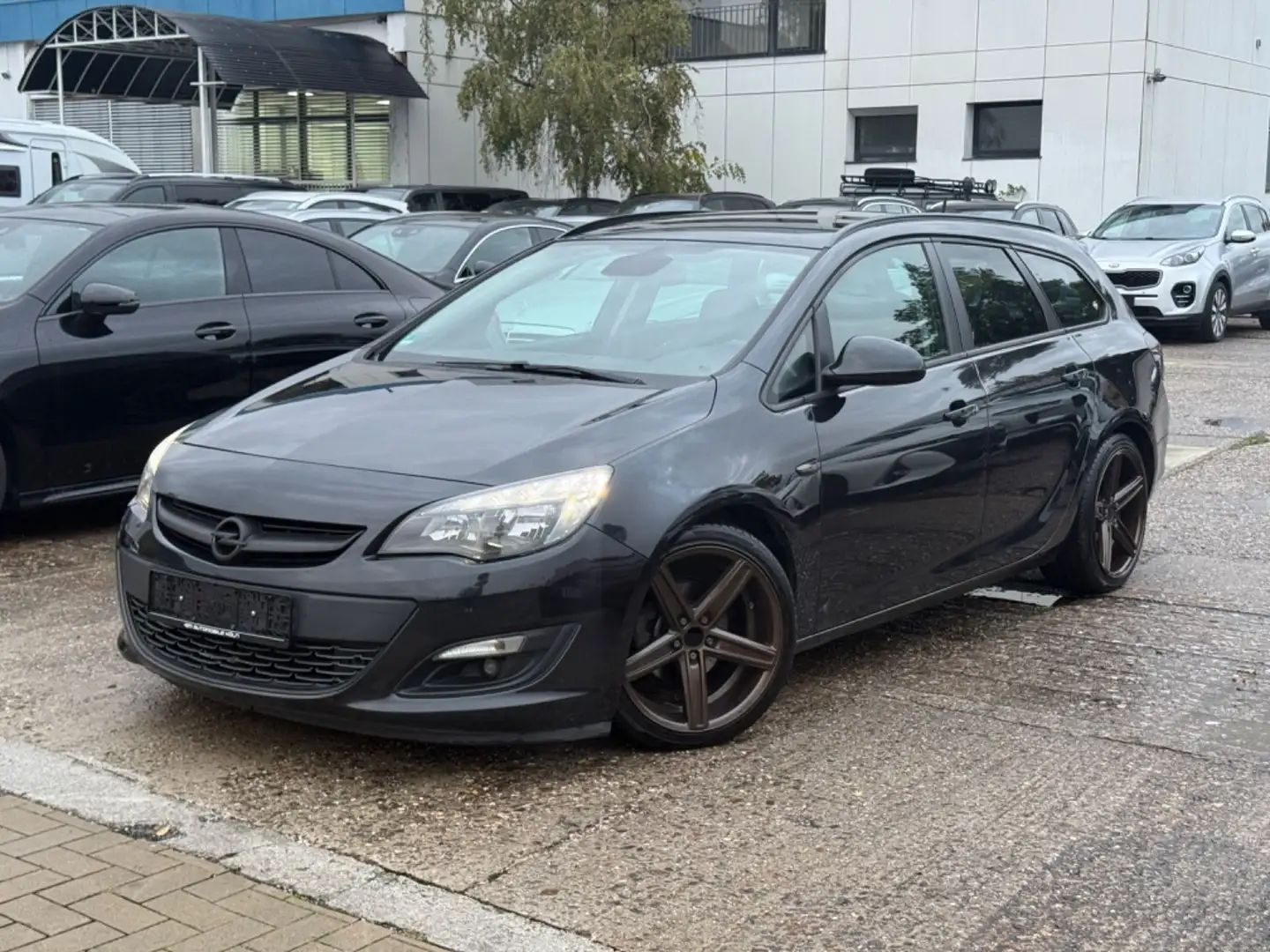 Opel Astra SportsTourer/Neue Motor/SHZ/LenkradHZ/Temp Schwarz - 1