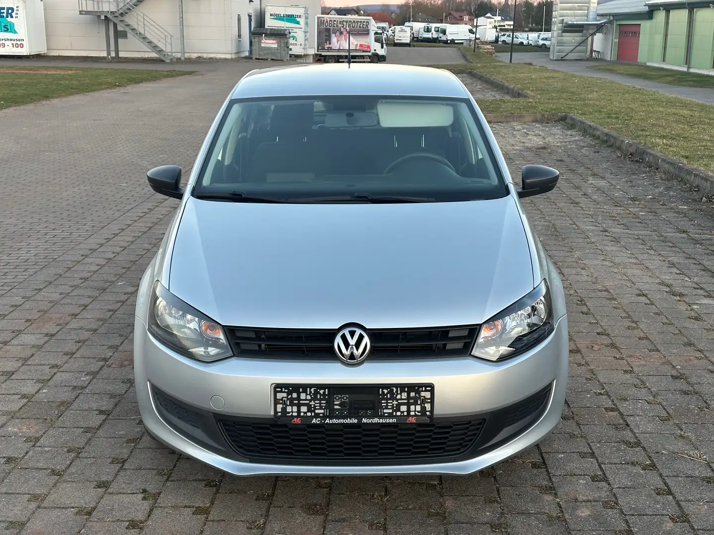 Volkswagen Polo Trendline Gris - 2