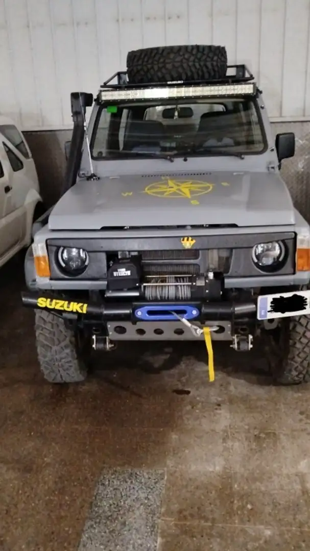 Suzuki Samurai Todoterreno Manual de 5 Puertas Gris - 1