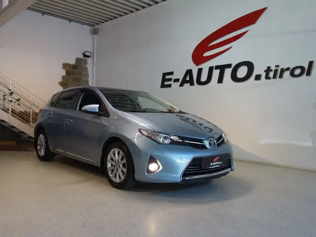 Toyota Auris D-4D Lounge *PANODACH *KAMERA *NAVI *WENIG KM