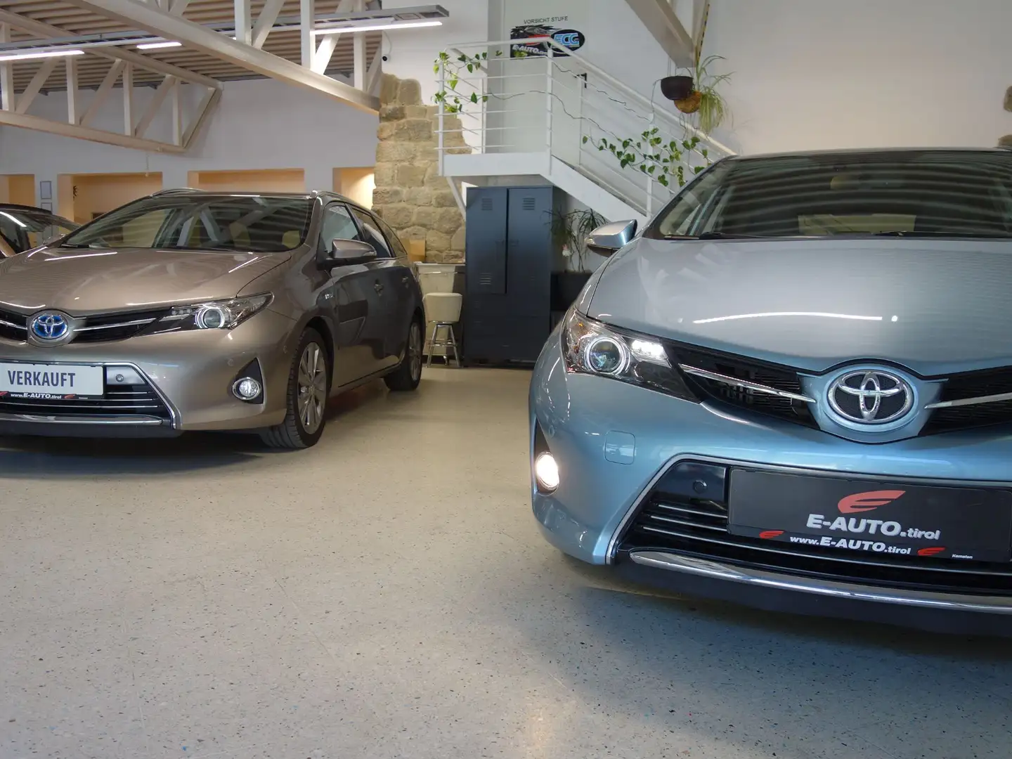 Toyota Auris D-4D Lounge *PANODACH *KAMERA *NAVI *WENIG KM Blau - 2