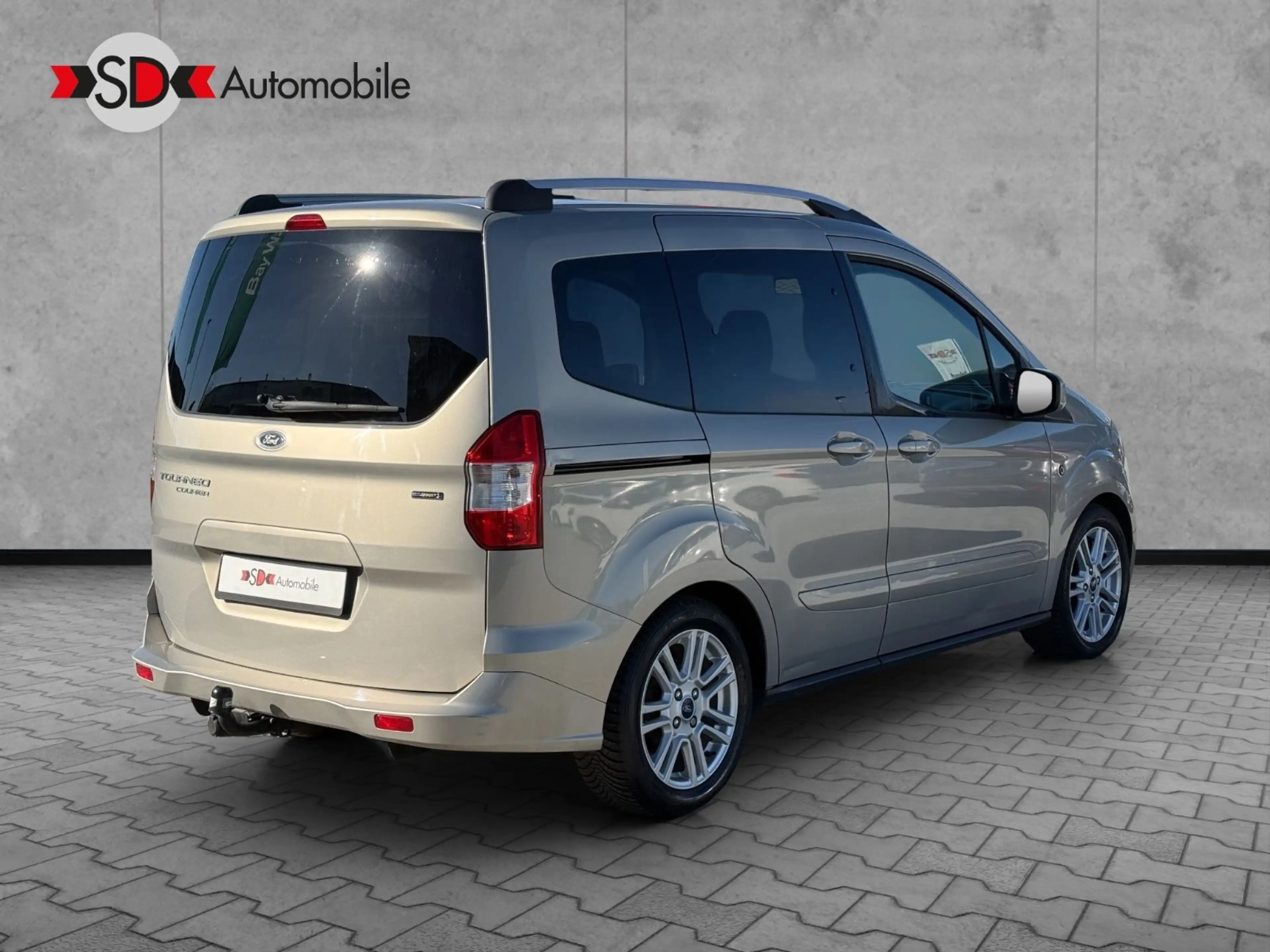 Ford Tourneo Courier Titanium 1-Hand Alu AHK — photo 5
