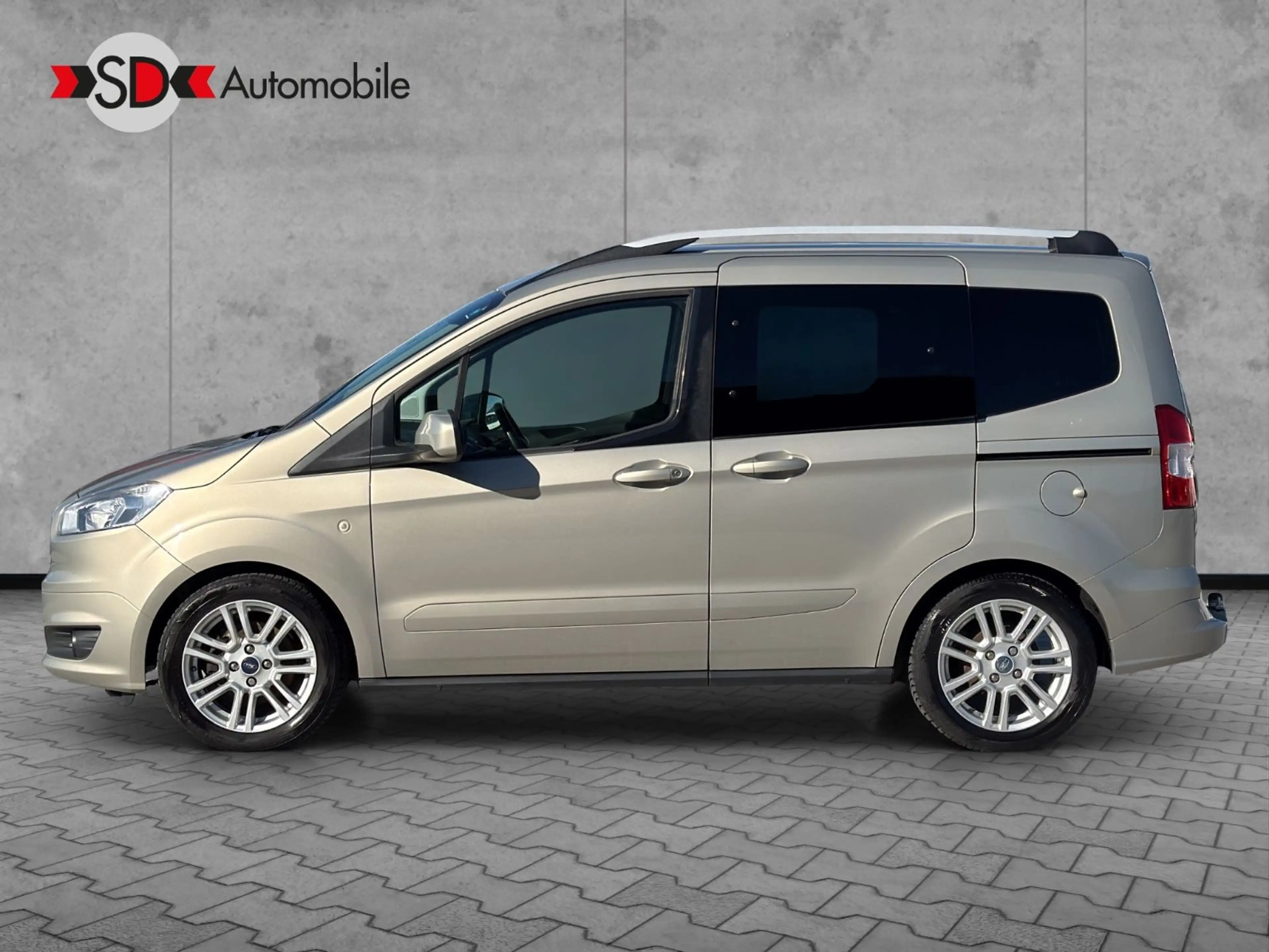 Ford Tourneo Courier Titanium 1-Hand Alu AHK — photo 15