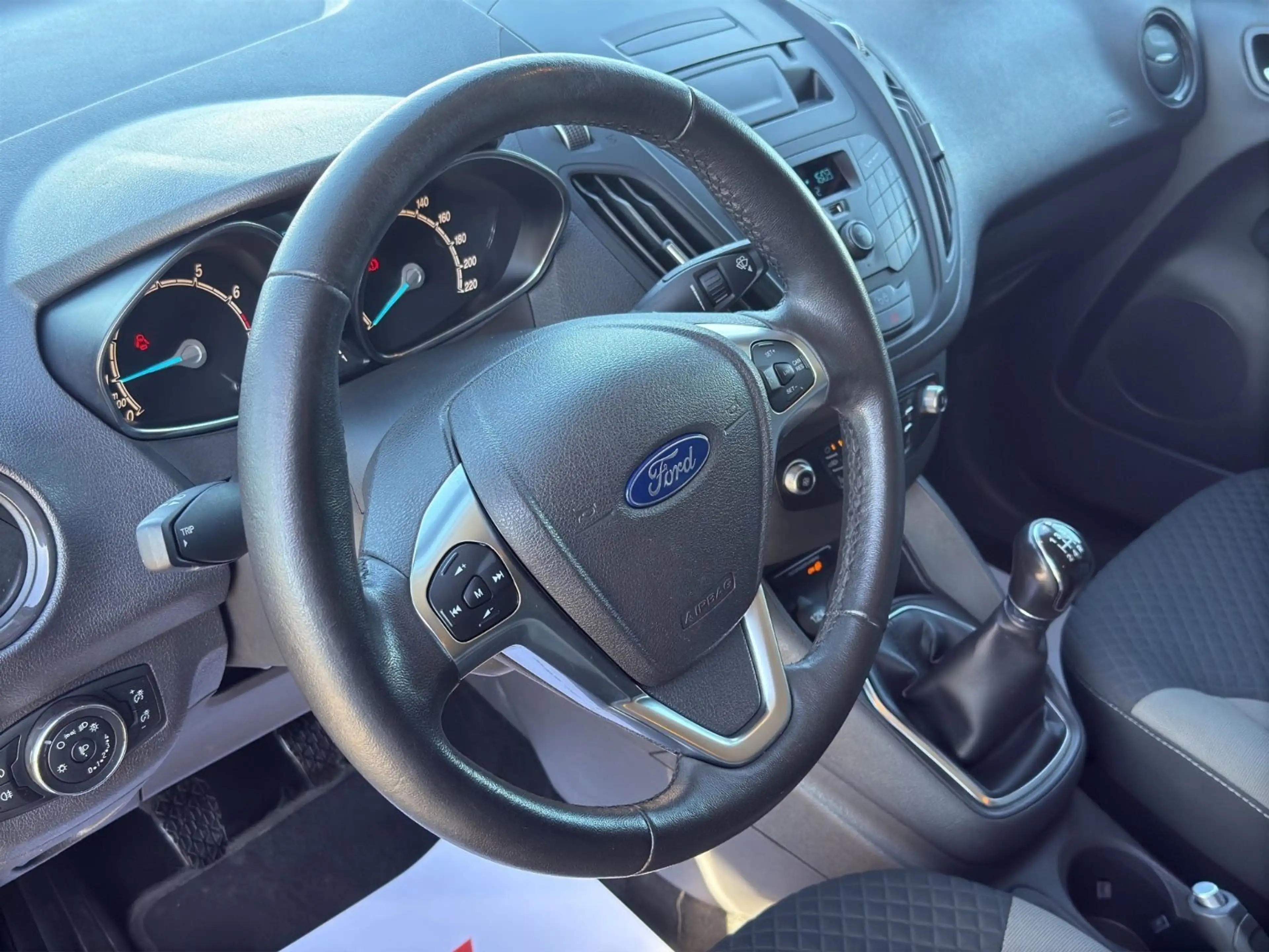 Ford Tourneo Courier Titanium 1-Hand Alu AHK — photo 12