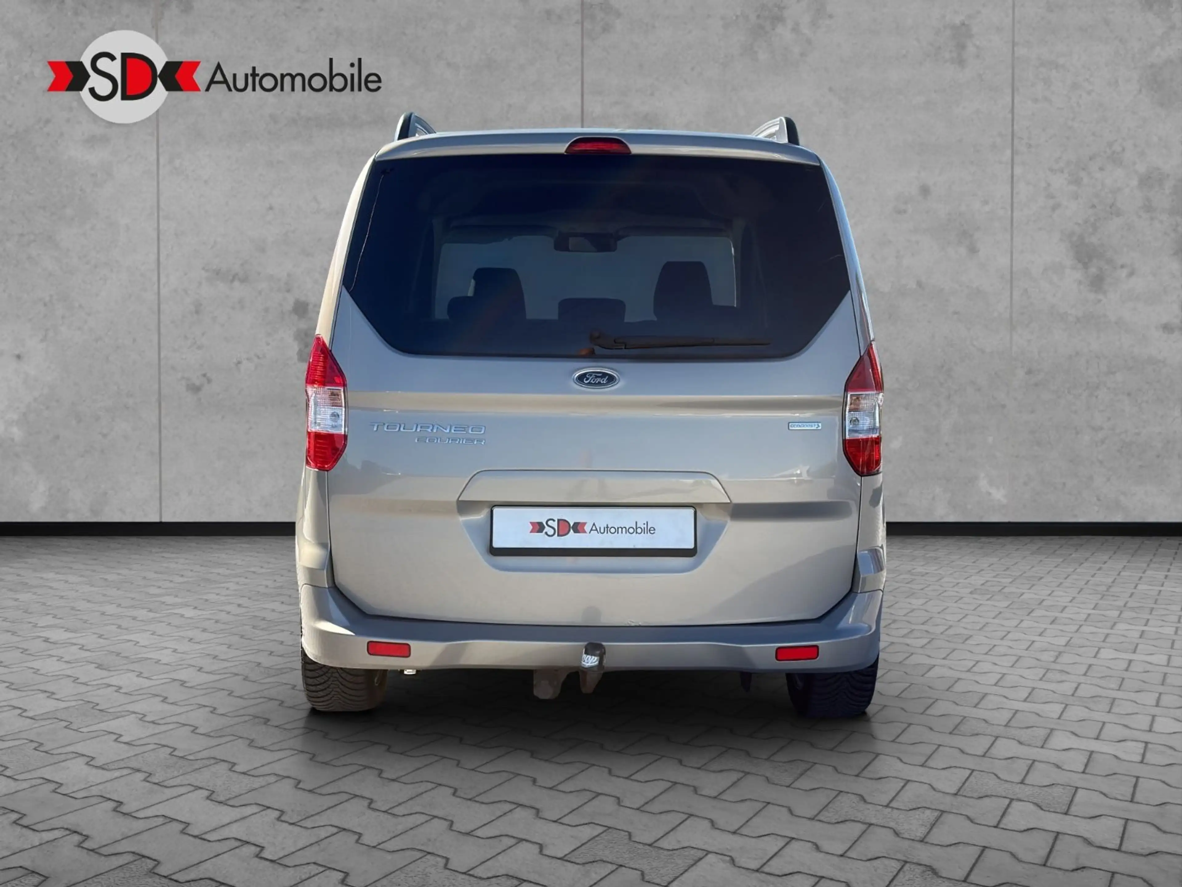 Ford Tourneo Courier Titanium 1-Hand Alu AHK — photo 4