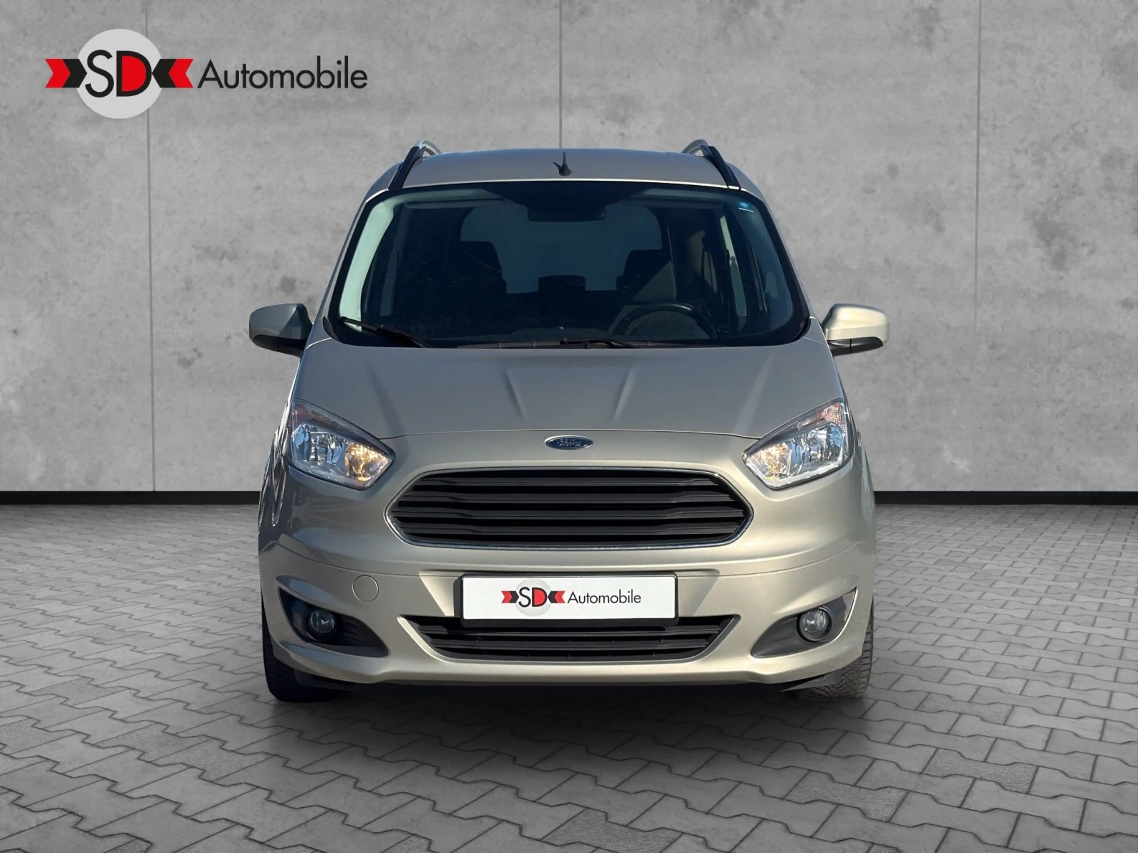 Ford Tourneo Courier Titanium 1-Hand Alu AHK — photo 3