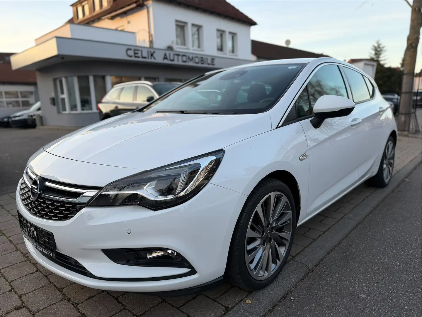 Opel Astra K Lim. 5-trg. Dynamic Turbo Blanc - 1