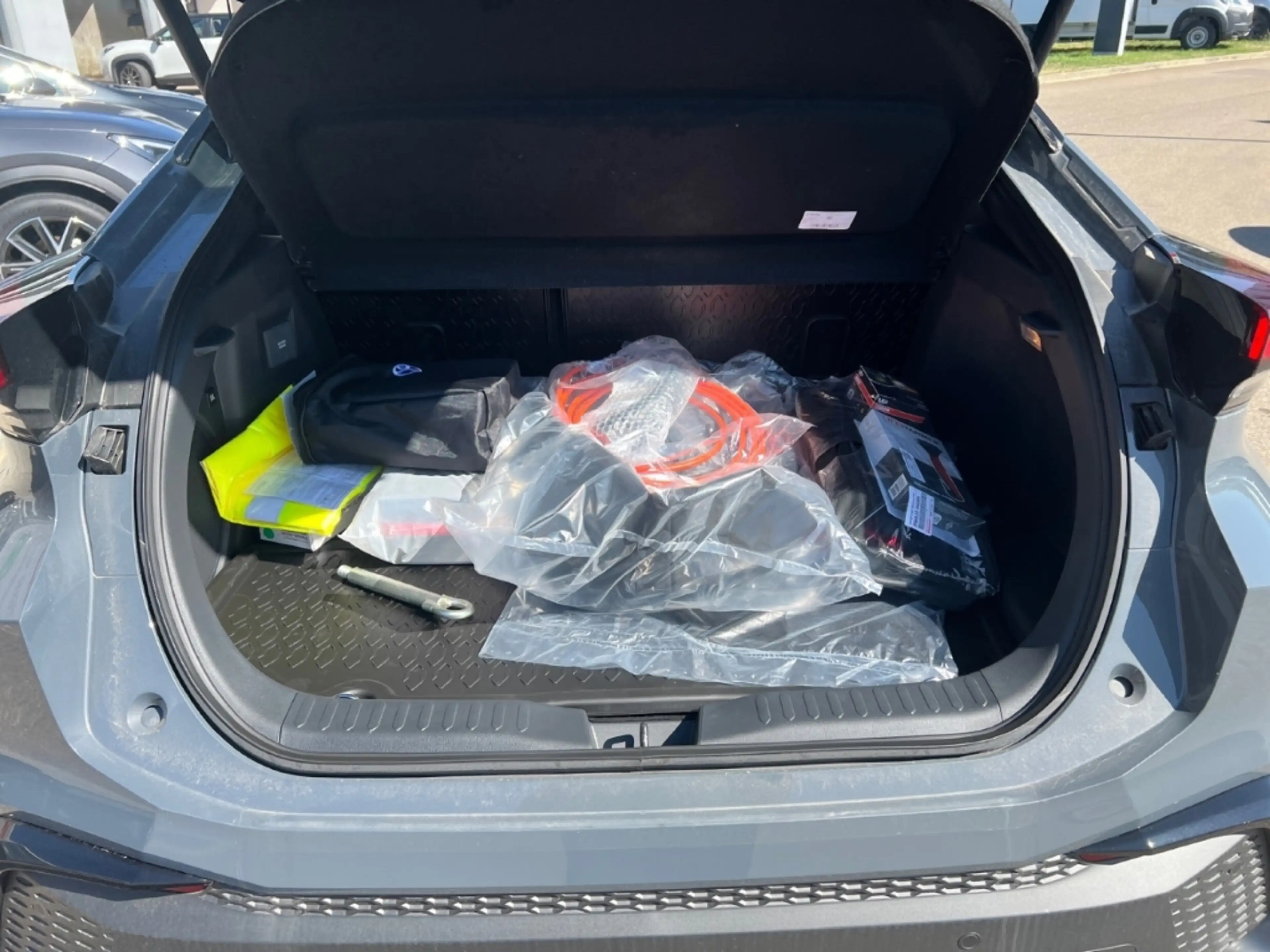 Toyota C-HR Plug-in Hybrid 2,0L GR-Sport 4x2 — photo 9