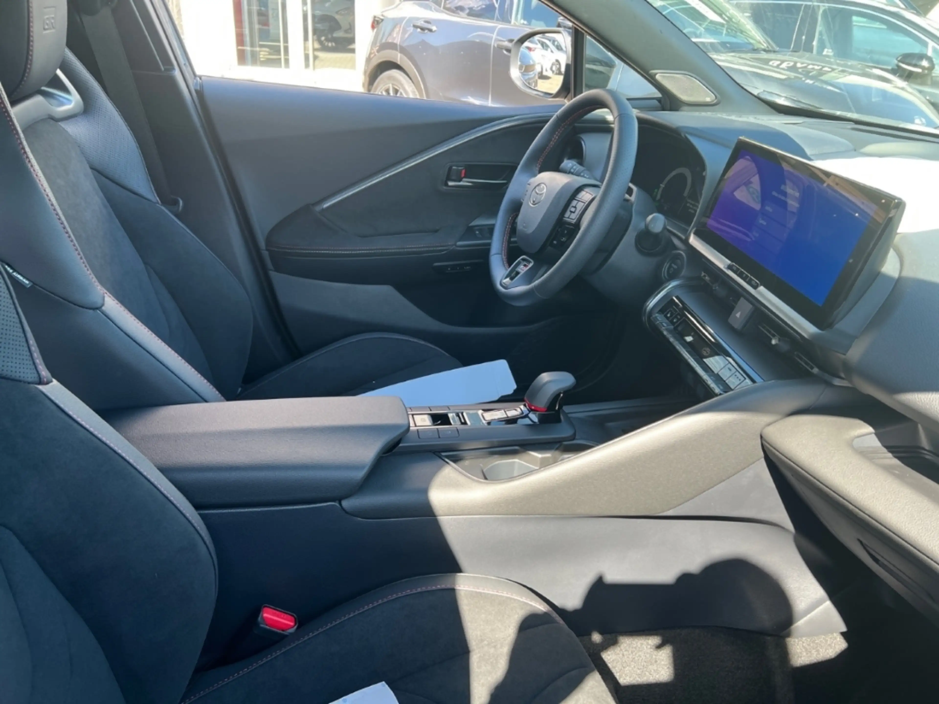 Toyota C-HR Plug-in Hybrid 2,0L GR-Sport 4x2 — photo 21