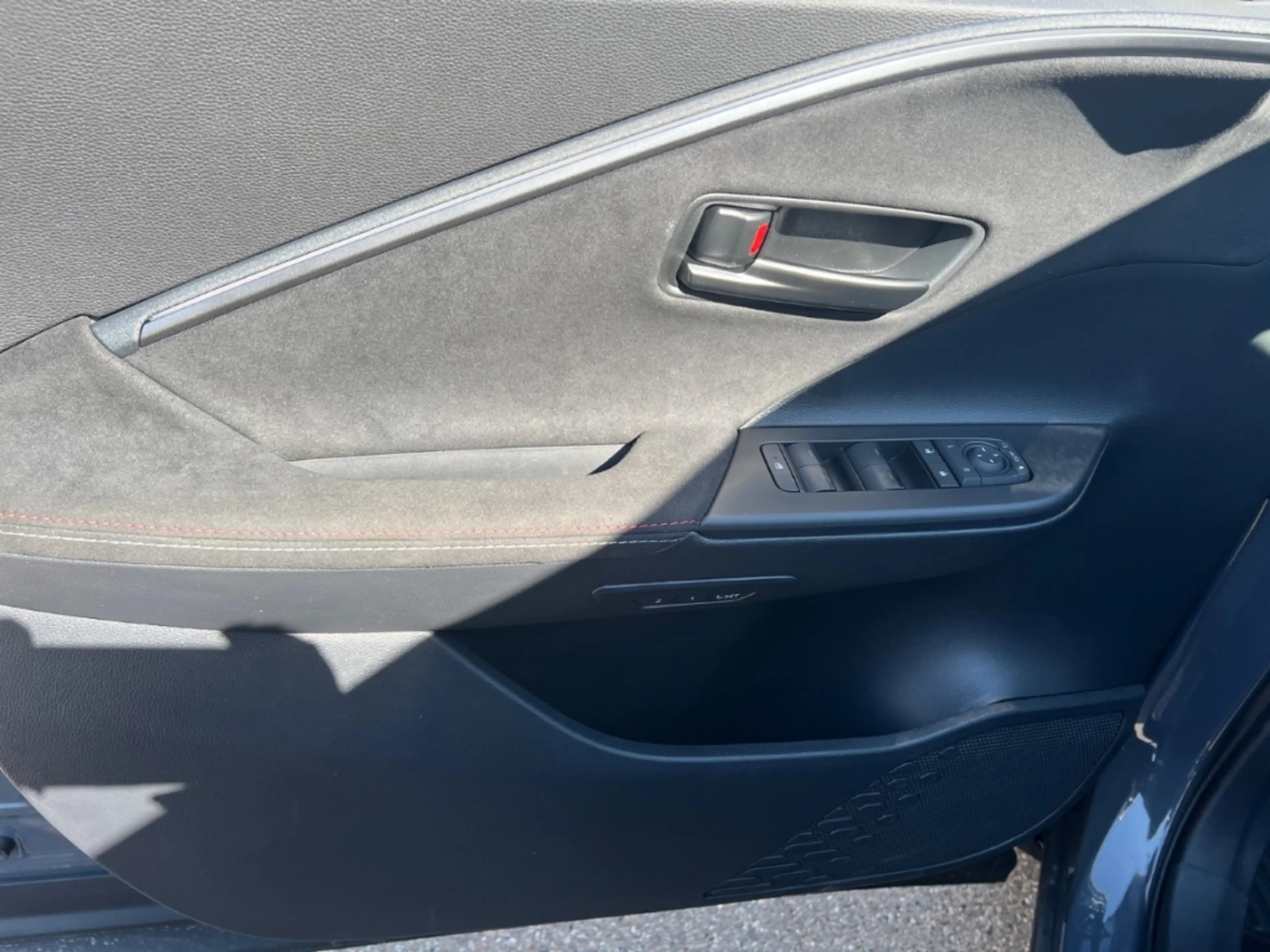Toyota C-HR Plug-in Hybrid 2,0L GR-Sport 4x2 — photo 13