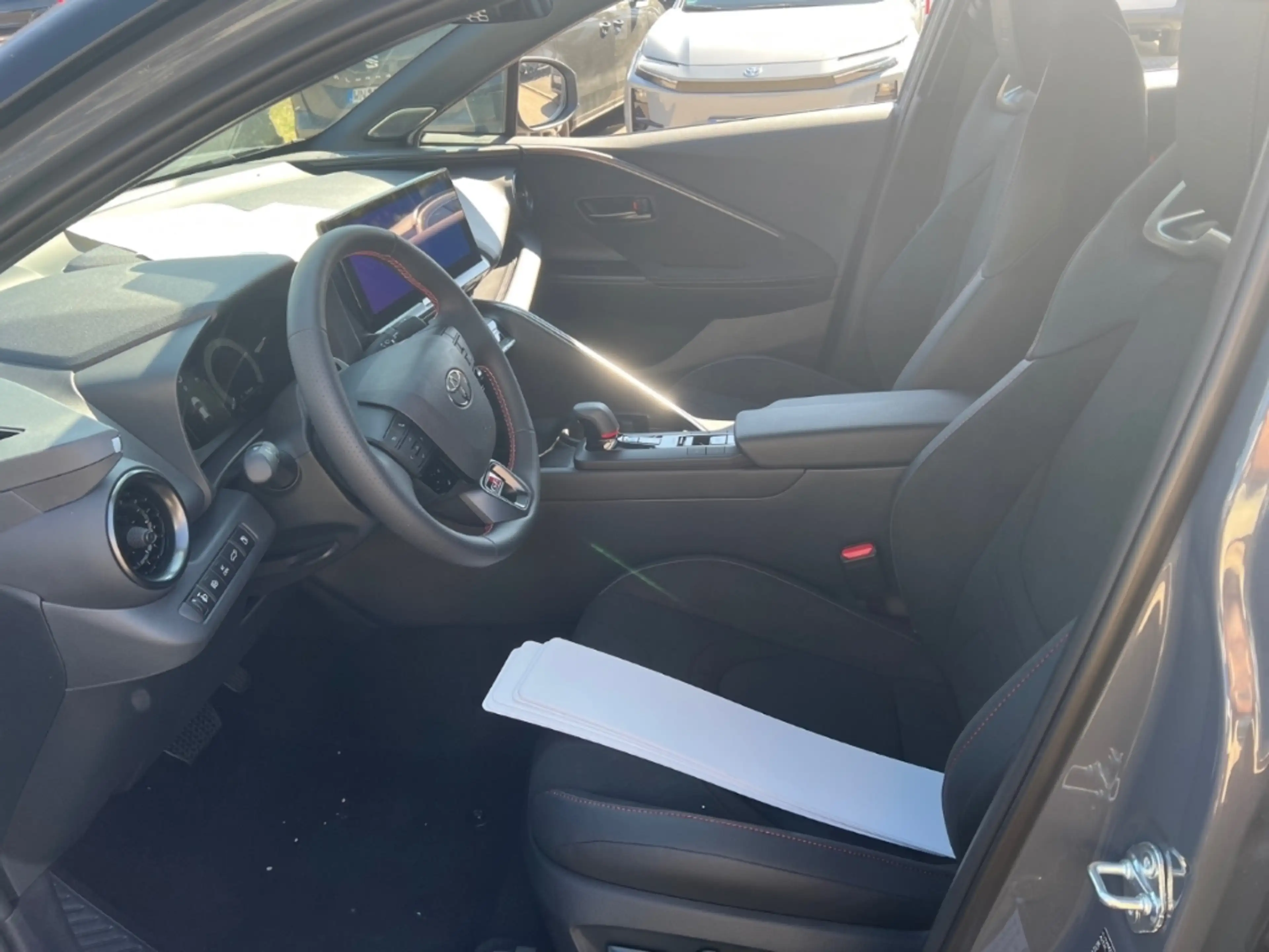 Toyota C-HR Plug-in Hybrid 2,0L GR-Sport 4x2 — photo 12