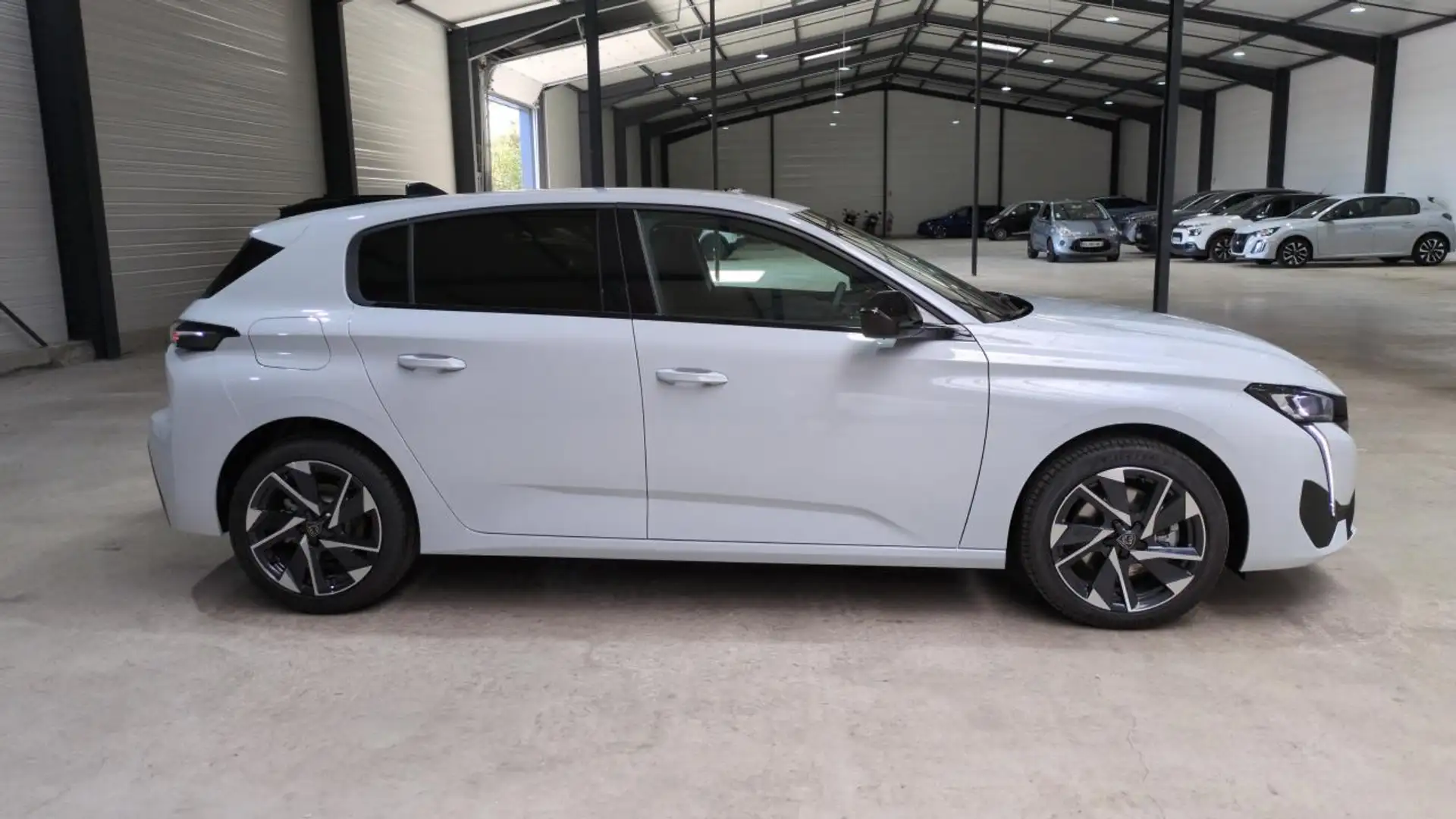 Peugeot 308 Hybrid 145 e-DCS6 Allure Weiß - 2