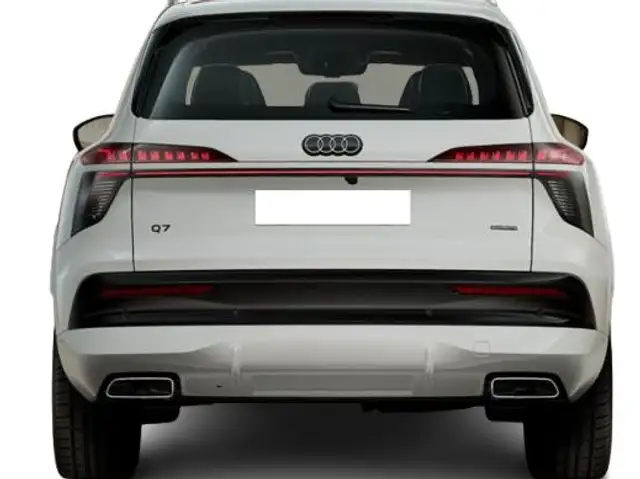 Audi Q7 view 4