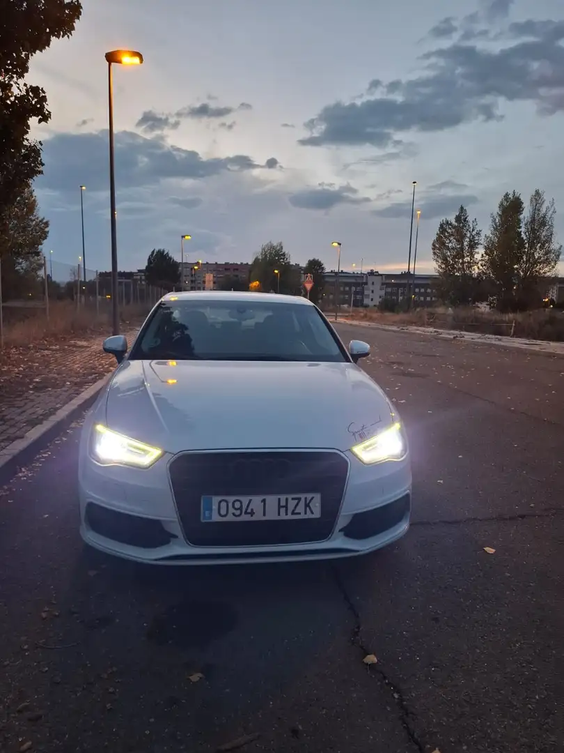 Audi A3 Sportback 1.6TDI CD S line edition - 1