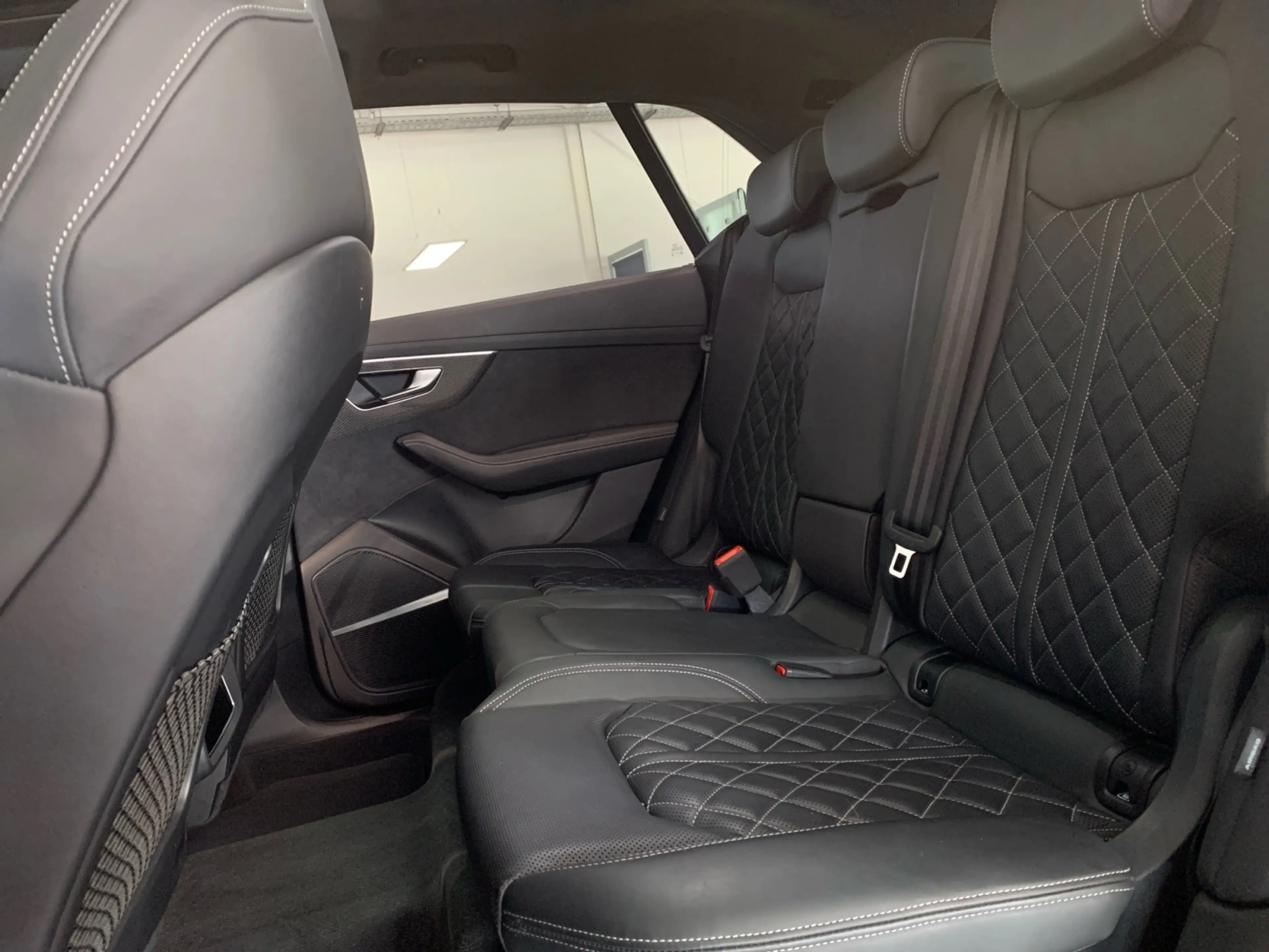 Audi SQ8 TFSI AHK PANO STHZG VALCONA HDMATRIX HARMAN — photo 9