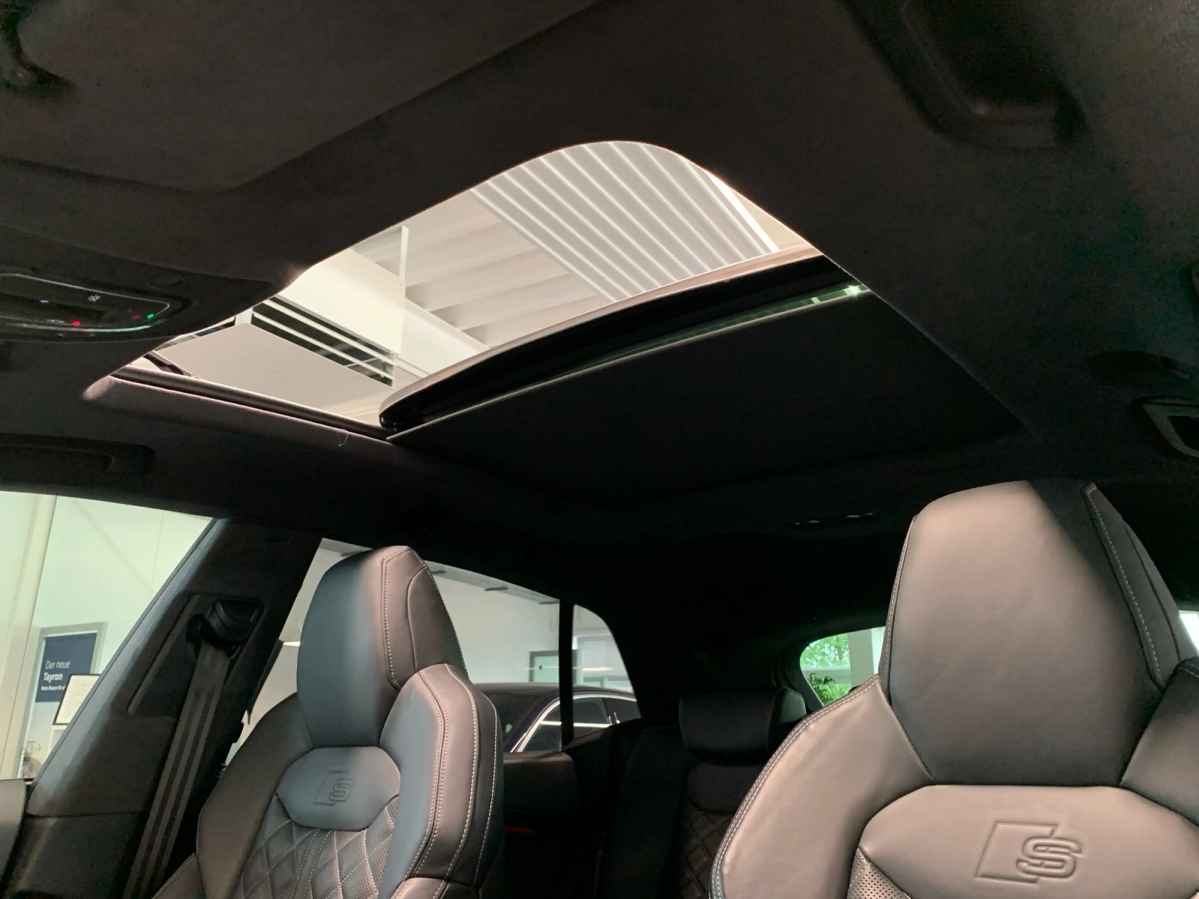 Audi SQ8 TFSI AHK PANO STHZG VALCONA HDMATRIX HARMAN — photo 10