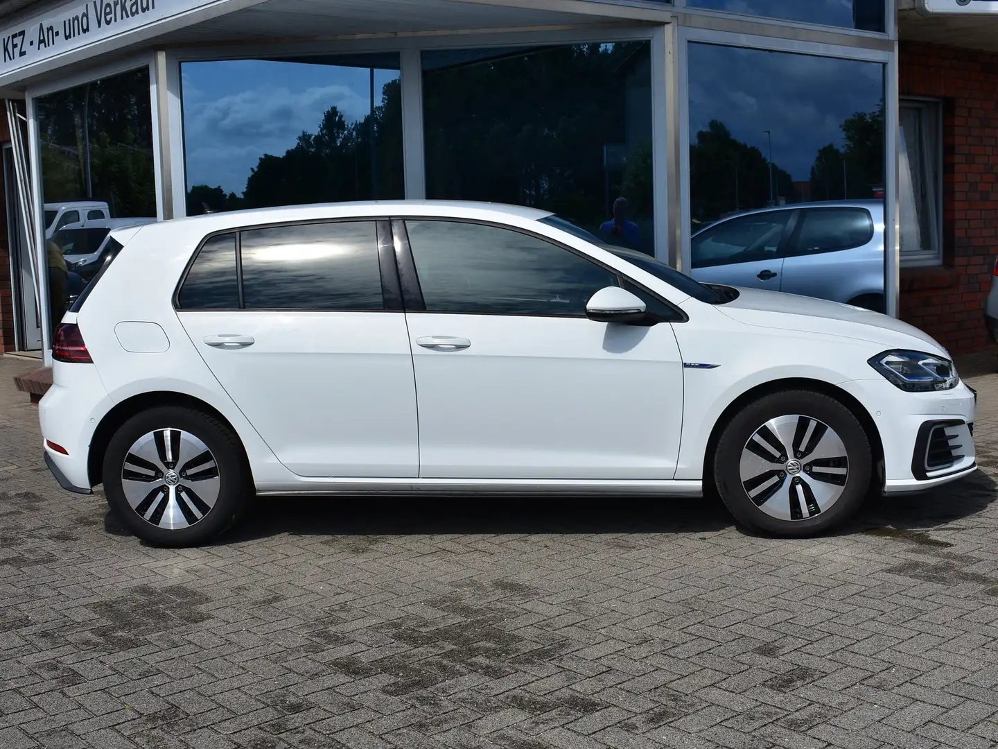 Volkswagen Golf 1.4 GTE Plug-In-Hybrid DSG-Autom. m. Tiptron. LED- Fehér - 2