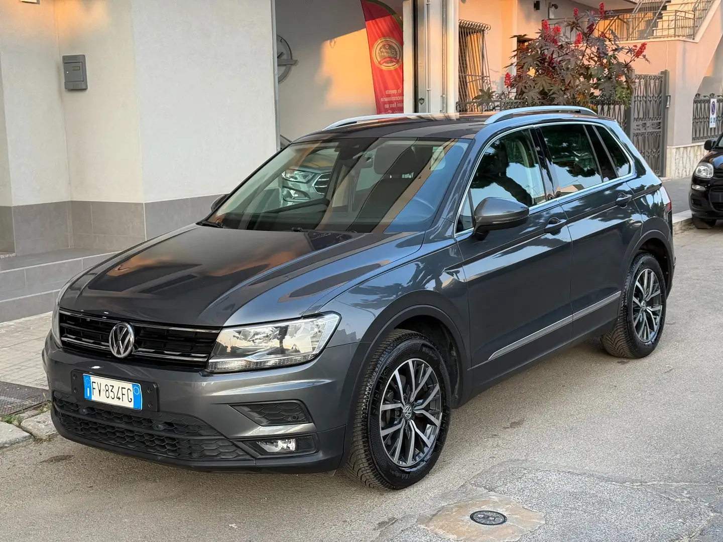 Volkswagen Tiguan Tiguan 2.0 TDI *DSG 150CV NAVI CARPLAY Grigio - 1