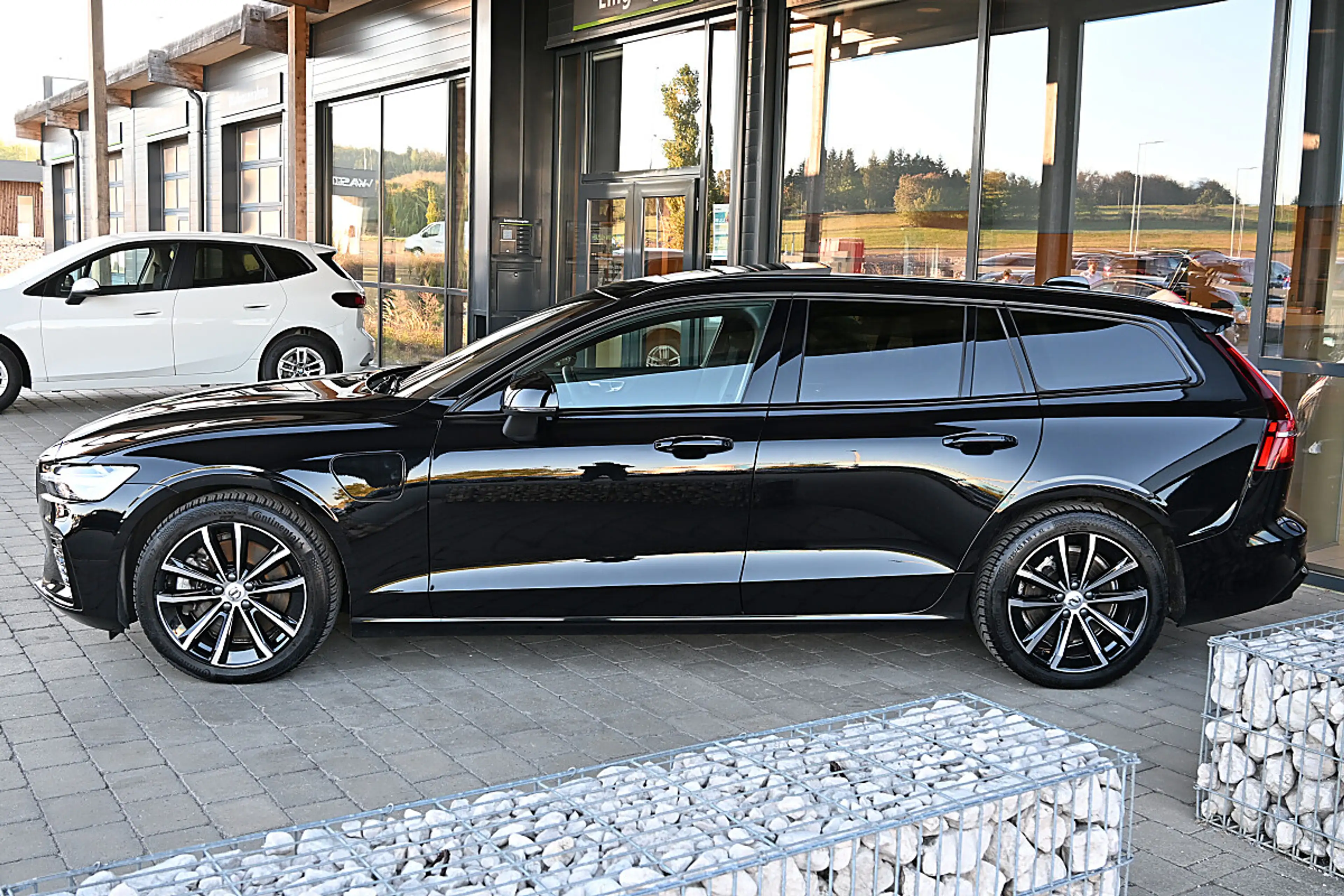 Volvo V60 T6 AWD PHEV Plus Dark Aut. ACC, AHK schwenkbar,... — photo 2