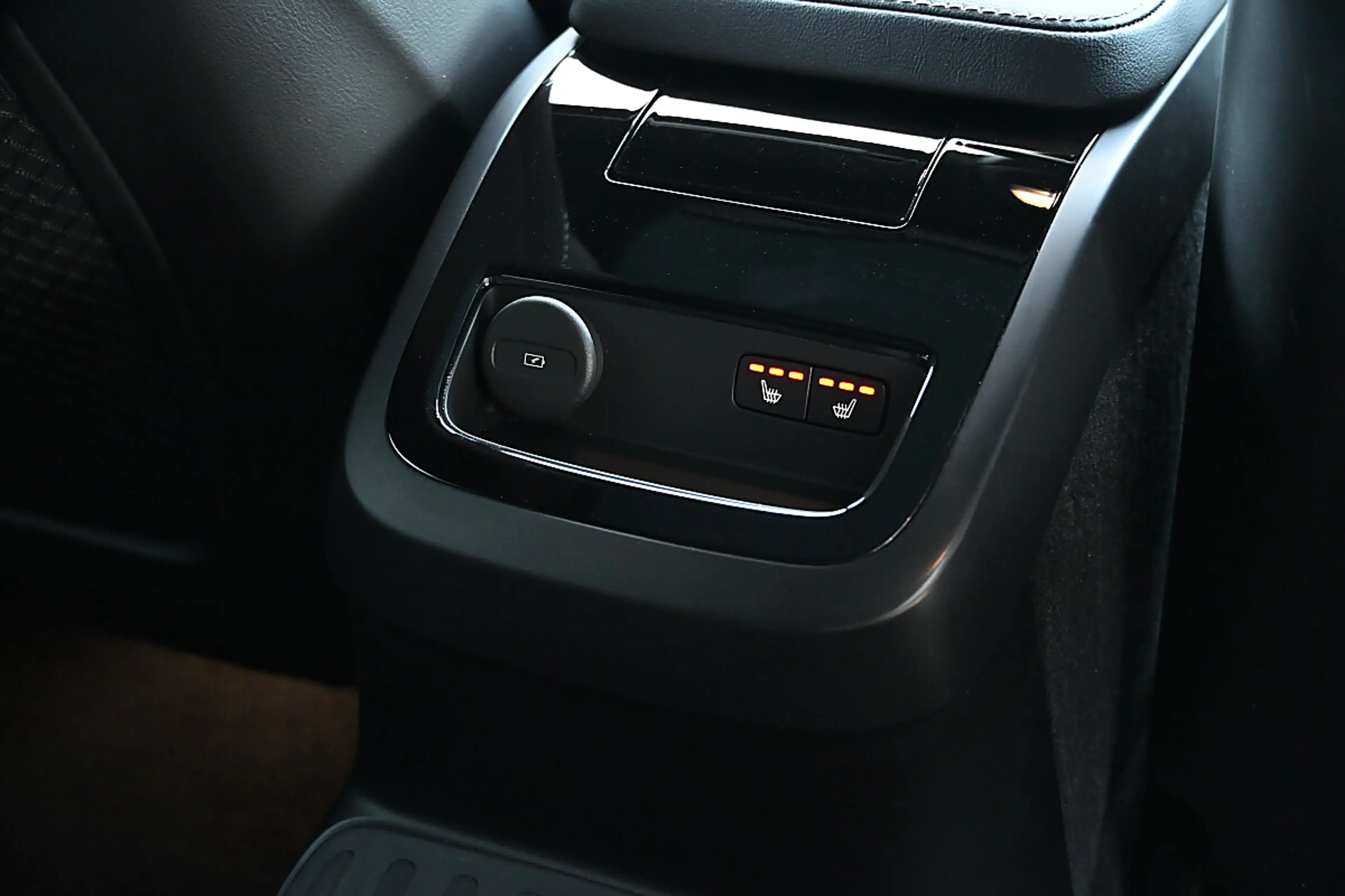 Volvo V60 T6 AWD PHEV Plus Dark Aut. ACC, AHK schwenkbar,... — photo 9