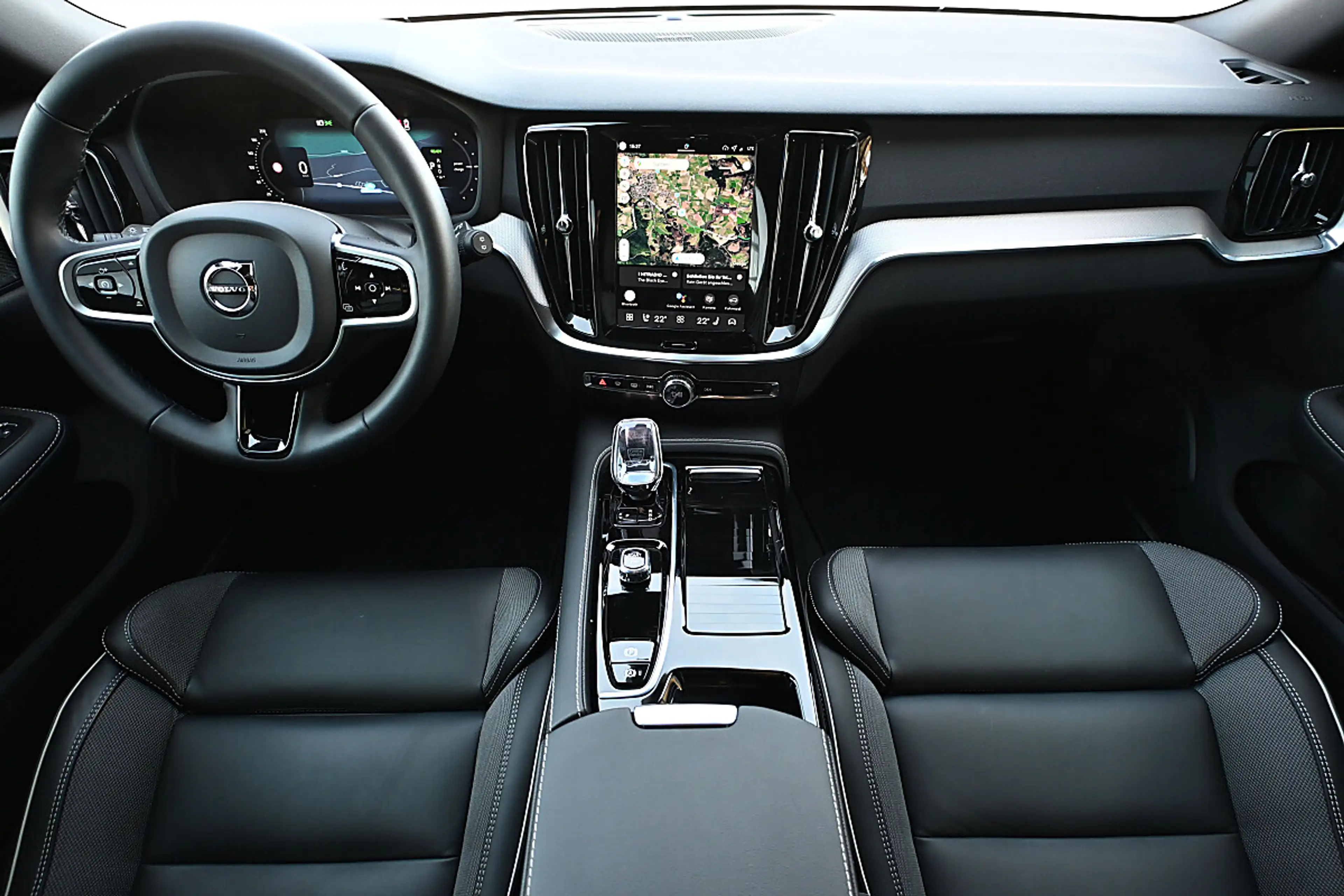 Volvo V60 T6 AWD PHEV Plus Dark Aut. ACC, AHK schwenkbar,... — photo 14