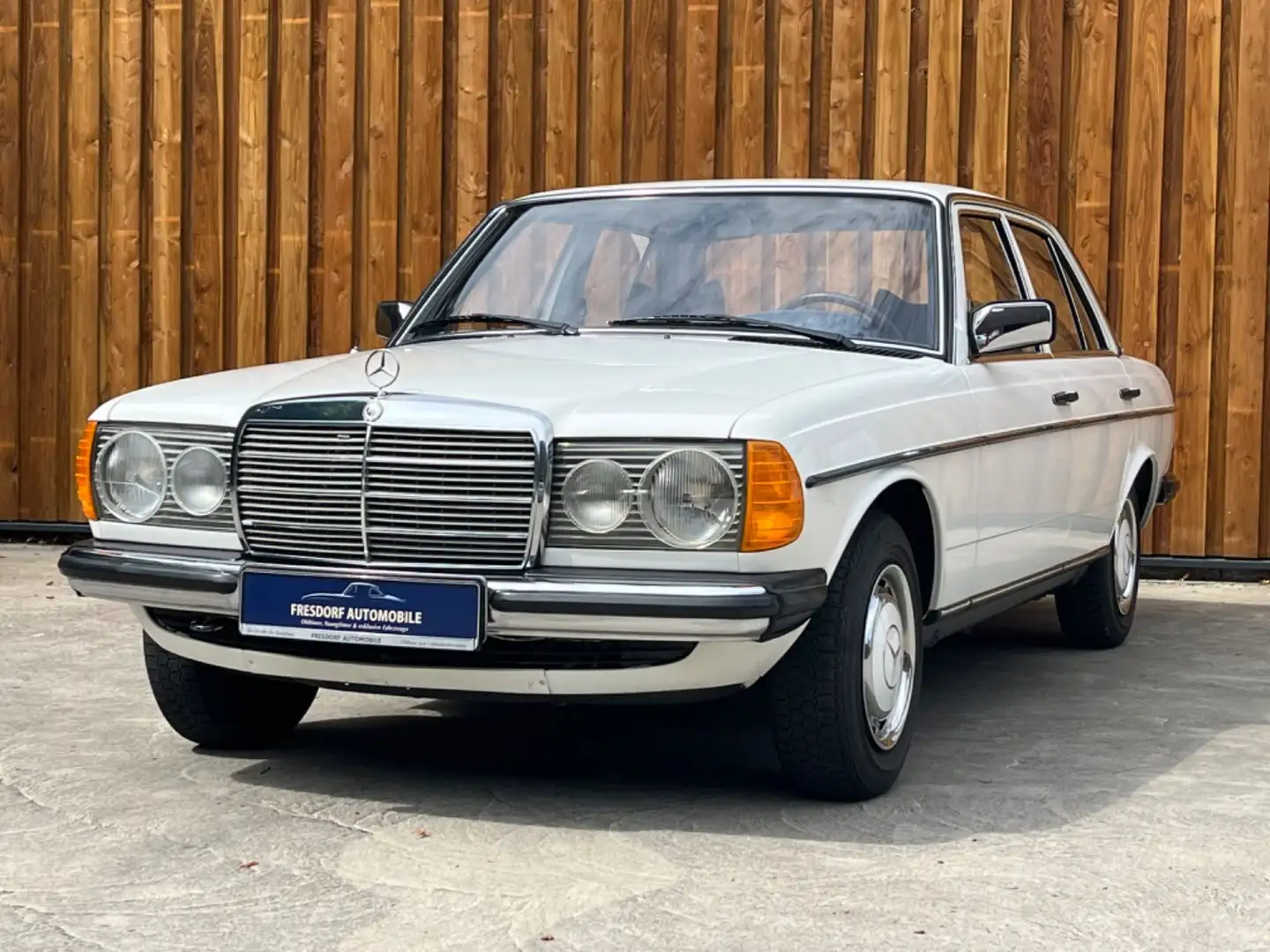 Mercedes-Benz 240 D W123 Spitzenfahrzeug, 2. Hand, nur 68 Tkm!! Violett - 2