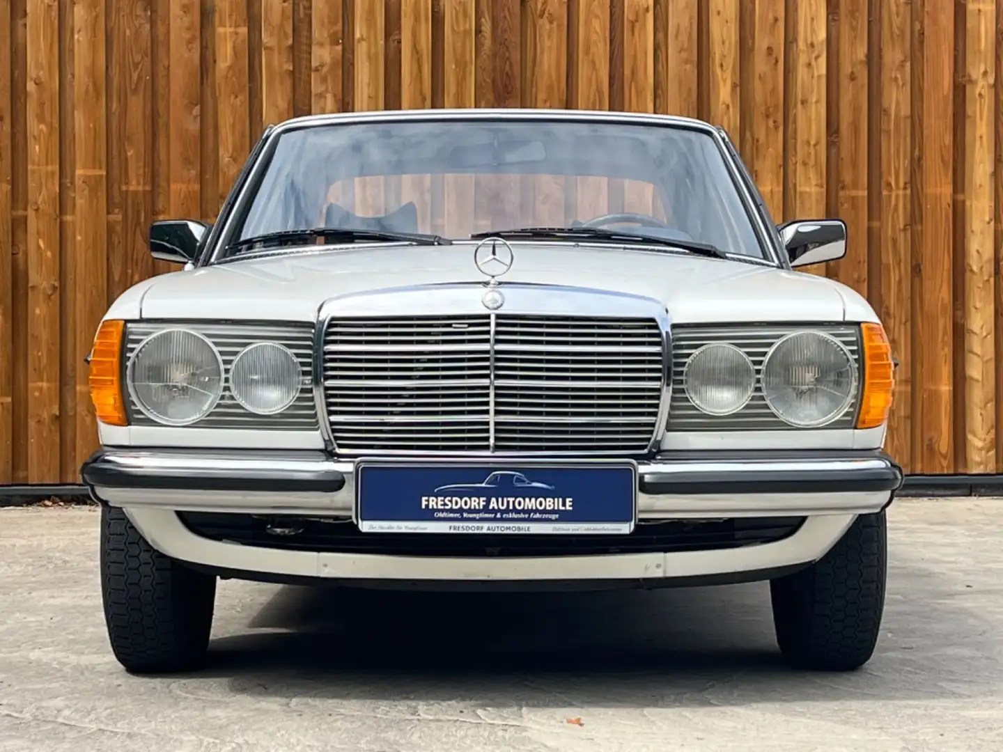 Mercedes-Benz 240 D W123 Spitzenfahrzeug, 2. Hand, nur 68 Tkm!! Violett - 1