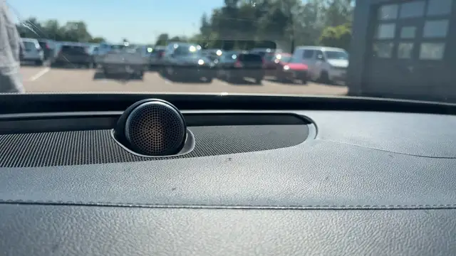Volvo XC90 view 15