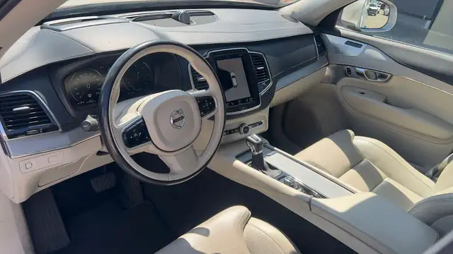 Volvo XC90 view 11