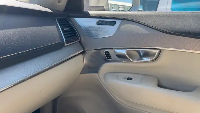 Volvo XC90 view 14