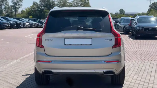 Volvo XC90 view 4