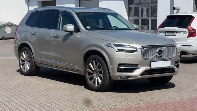 Volvo XC90 view 7
