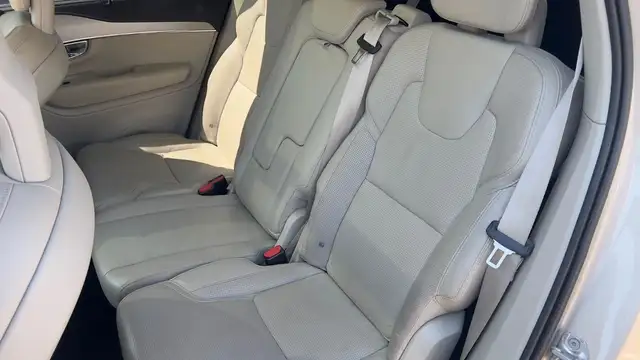 Volvo XC90 view 12