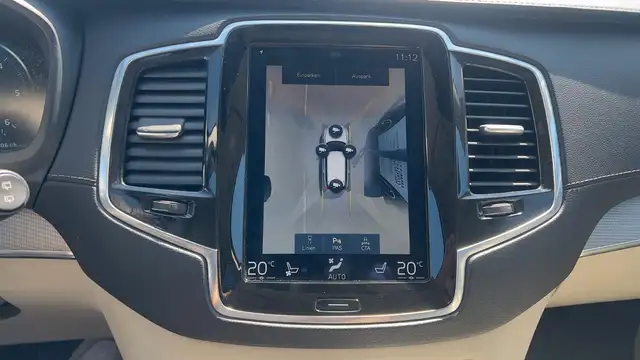 Volvo XC90 view 13