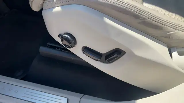 Volvo XC90 view 9