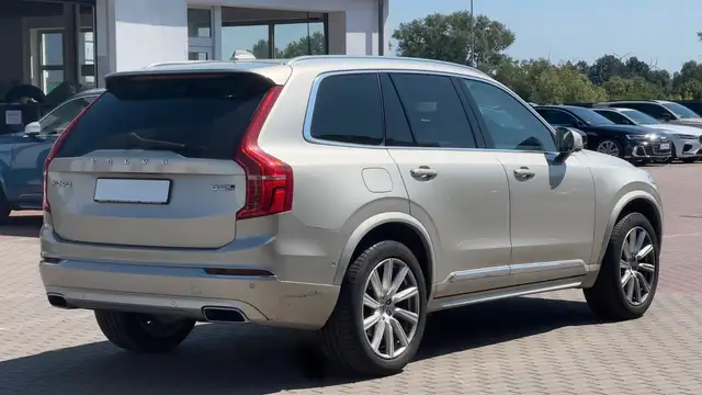 Volvo XC90 view 5