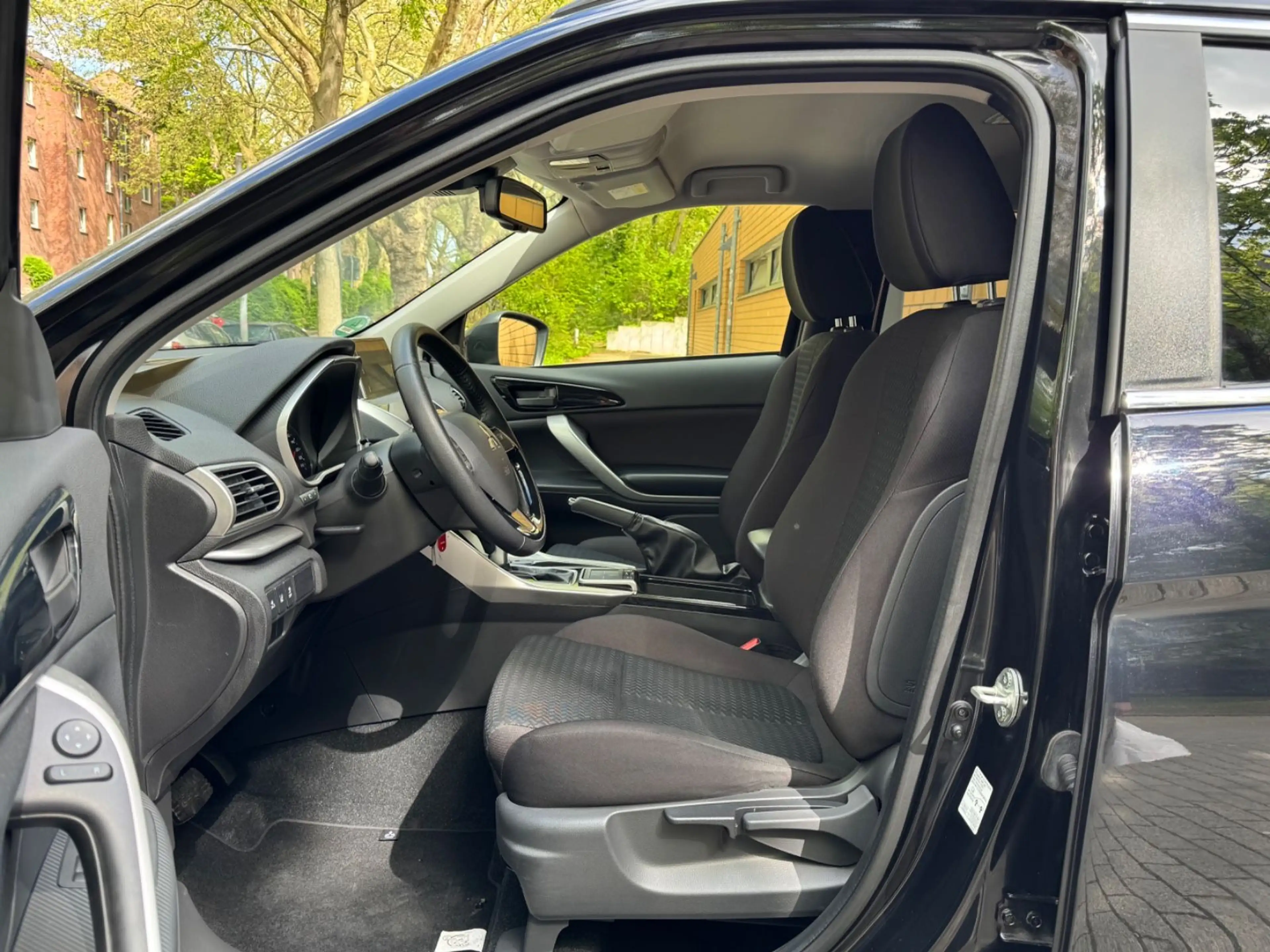 Mitsubishi Eclipse Cross DIAMANT EDITION 2WD/51TKM/1.HAND/G — photo 9